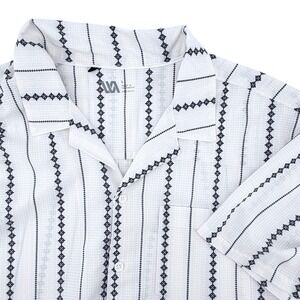 VRST Button Down Shirt Mens Large White Blue Stripe Excellent Athleisure